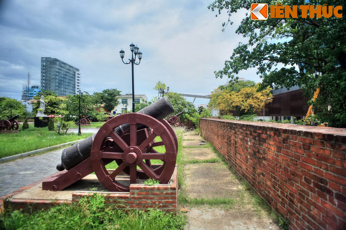Tọa lạc tại phường Thạch Thang, quận Hải Châu, trung tâm thành phố Đà Nẵng, thành Điện Hải là một địa danh ghi dấu truyền thống đấu tranh kiên cường bất khuất của nhân dân Đà Nẵng trong công cuộc bảo vệ và xây dựng đất nước.