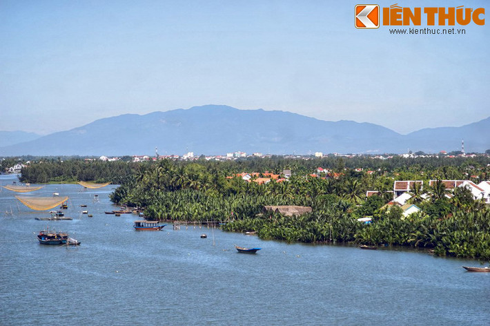 Là dòng sông chính của tỉnh Quảng Nam, sông Thu Bồn bắt nguồn từ đỉnh núi Ngọc Linh, bồi đắp phù sa cho vùng quê của các huyện Quế Sơn, Đại Lộc, Duy Xuyên trước khi chảy qua phố cổ Hội An và đổ ra biển cửa Đại.