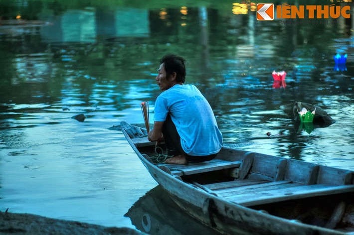 Để tỏ lòng thành kính, ghi nhớ công ơn của người mẹ Thu Bồn, người dân thường xuyên tổ chức lễ tạ ơn trên dòng sông.
