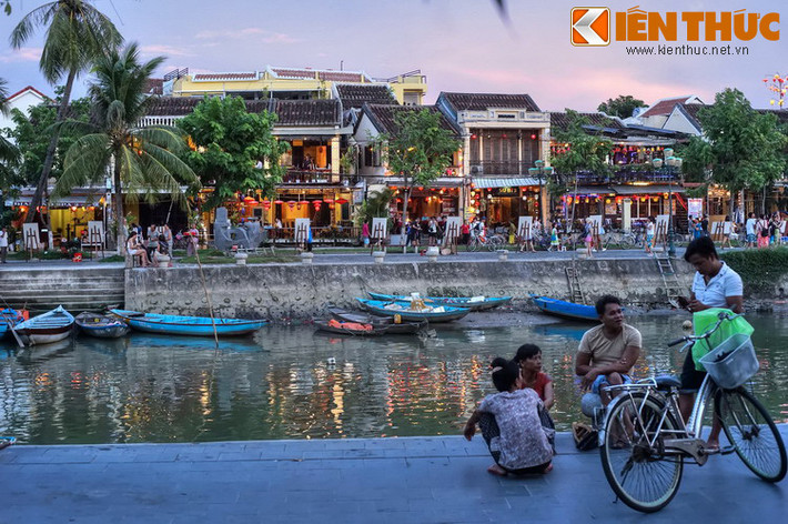 Theo một truyền thuyết khác, Bà Thu Bồn là người hết lòng vì dân vì nước. Bà dạy cho nhân dân biết trồng lúa nước, trồng dâu nuôi tằm, chữa bệnh cho nhân dân. Sau khi Bà mất, người dân nơi đây ngưỡng mộ sự hy sinh và công lao to lớn, đã lập dinh tự thờ Bà.
