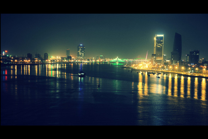 Góc nhìn từ trên cao đẹp mê ly về sông Hàn Đà Nẵng. Ảnh: Panagiotis Papadopoulos/ 500px.com.