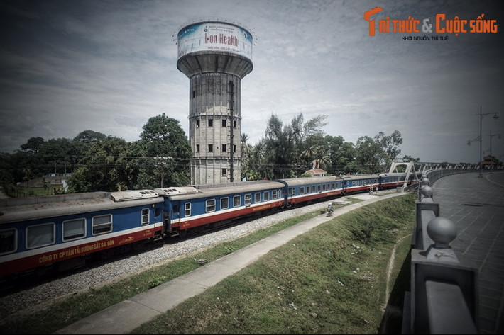 Theo sử sách ghi lại, trong trận đấu diễn ra khoảng năm 1750, và 40 con voi chiến đã quật chết 18 con hổ ở cồn Dã Viên dưới sự chứng kiến của chúa, các quan đại thần và sứ giả phương Tây. Sang thời vua Minh Mạng, hoạt động này mới chuyển về Hổ Quyền.
