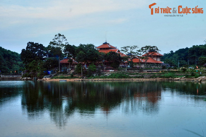 Ngoài võ biến hình, vùng Bảy Núi còn có võ bình phong lạc nhạn do đạo sĩ Trường Sơn khai sáng. Người lĩnh hội được môn võ biến ảo khôn lường này có khả năng nhảy lên không trung và tung ra ba đòn hiểm.
