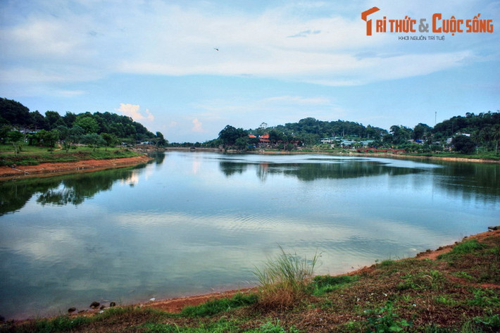 Nhân vật thứ hai kế thừa xuất sắc võ biến hình là Hùng Đởm, còn gọi là Bảy Đởm. Vị này không chỉ luyện được phép biến hình, mà còn biến xương thịt thành mình đồng da sắt. Tuy nhiên, Hùng Đởm đã lợi dụng khả năng phi phàm để gây nhiều tội ác và đã phải đền mạng.