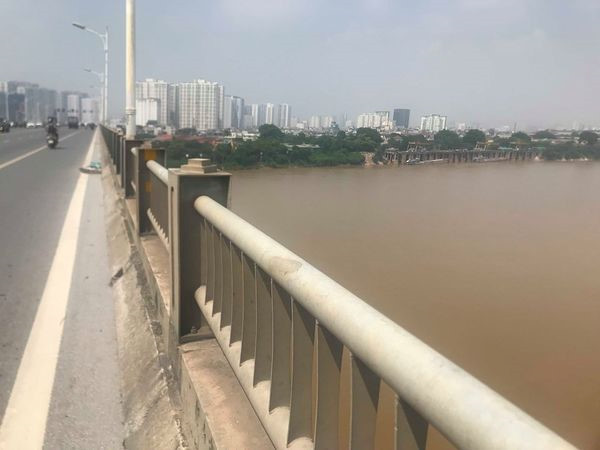 Hiện cơ quan công an đang cùng người thân tiến hành làm thủ tục, đưa nạn nhân về gia đình mai táng và đang làm rõ nguyên nhân vụ việc.