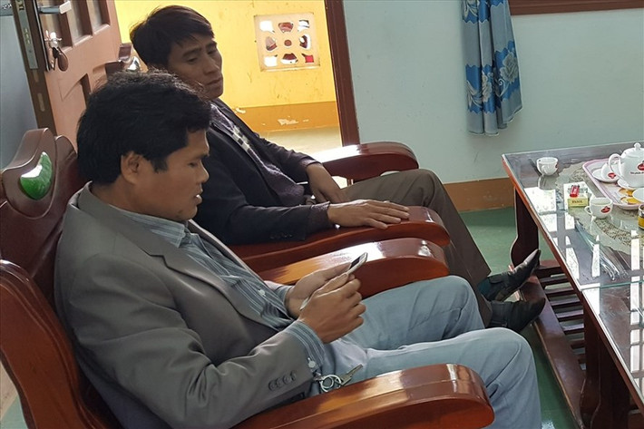 Cụ thể, UBND huyện Hướng Hóa thuyên giảm biên chế 3/4 người dùng bằng giả. Đảng ủy các xã không tiếp tục cơ cấu nhân sự vào đại hội nhiệm kỳ mới 4/8 người dùng bằng giả (đồng nghĩa với nghỉ việc). Những trường hợp khác đang bị xem xét xử lý cùng hành vi dùng bằng giả.