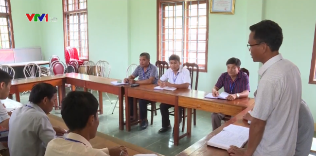 Trước đó, nhiều cán bộ các xã tại huyện Hướng Hóa (tỉnh Quảng Trị) bị một phụ nữ lừa nộp số tiền hơn 10 triệu đồng/người để mua giúp bằng THPT. Tuy nhiên, tấm bằng họ nhận được sau đó là bằng giả. Tháng 11/2017, Công an tỉnh Quảng Trị kết thúc quá trình điều tra. Các đối tượng trong đường dây mua bán bằng giả bị đưa ra xét xử.