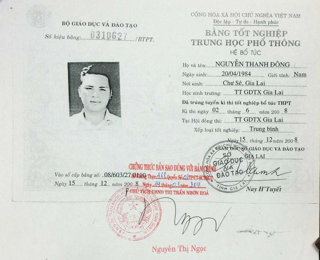 7. Phó Chủ tịch HĐND thị trấn bị cách mọi chức vụ trong Đảng: Tháng 6/2018, Huyện ủy Chư Pưh (Gia Lai) vừa ký quyết định thi hành kỷ luật đối với Đảng ủy viên Nguyễn Thanh Đông (Phó Chủ tịch HĐND thị trấn Nhơn Hòa) bằng hình thức cách chức tất cả các chức vụ trong Đảng. Trước đó, người dân gửi đơn thư đến Trường Chính trị tỉnh Gia Lai nhằm xác minh việc ông Nguyễn Thanh Đông có dấu hiệu sử dụng bằng THPT hệ bổ túc giả để được học chính trị. Sở GD&ĐT tỉnh Gia Lai xác minh đã không cấp bằng tốt nghiệp THPT hệ bổ túc cho học viên Nguyễn Thanh Đông.