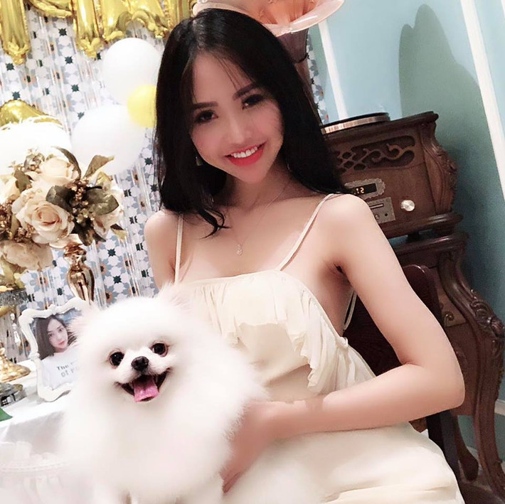 Tiêu chuẩn để Cúc tuyển "đào" là có ngoại hình ưa nhìn, gương mặt khả ái, chiều cao trên 1,7 mét, độ tuổi từ 18 đến 25 rồi gắn mác sinh viên, hoa khôi, người mẫu, hotgirl... để "thổi" giá.