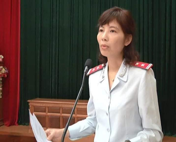 Bà Nguyễn Thị Kim Anh - Phó trưởng phòng Phòng chống tham nhũng (Thanh tra Bộ Xây dựng); Trưởng Đoàn thanh tra, Bộ Xây dựng vừa bị công an lập biên bản. (Ảnh cổng thông tin điện tử huyện Vĩnh Tường)