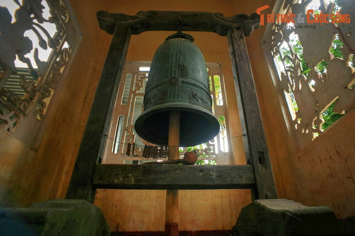 3. Dù không phải là Bảo vật quốc gia, chuông La Chữ được nhiều người coi là một "báu vật" của nhà Tây Sơn. Quả chuông được tướng Võ Văn Dũng cho đúc vào năm 1791, hiện treo ở gác chuông của chùa làng La Chữ, thị xã Hương Trà, Thừa Thiên - Huế.