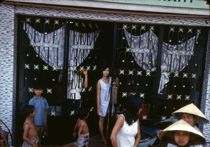Một nhà hàng kiêm quán bar ở khu Tân Cảng.
