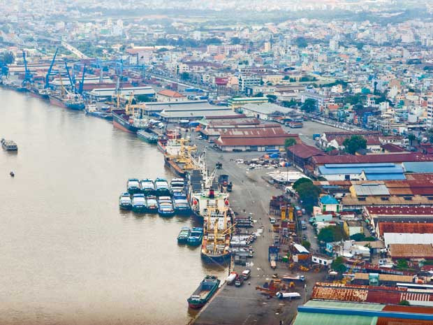 Với cảng Sài Gòn, Vingroup đề xuất mua 80% cổ phần trước khi Nhà nước thoái vốn với mức không thấp hơn giá IPO dự kiến diễn ra nửa đầu năm nay. Doanh nghiệp này cũng kiến nghị tham gia vào quá trình xây dựng phương án cổ phần hóa của cảng Sài Gòn. Ảnh: Cảng Sài Gòn.