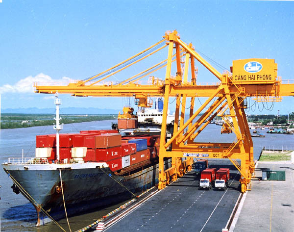 Cảng Hải Phòng là biển lớn nhất miền Bắc, có vốn điều lệ 3.270 tỷ đã chuyển sang hoạt động theo mô hình công ty cổ phần sau khi IPO hồi năm ngoái. Hiện phần vốn Nhà nước tại đây vẫn chiếm gần 95%, do Tổng công ty Hàng hải (Vinalines) nắm giữ.