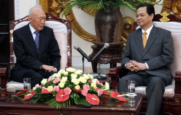 Nhà chính trị gia kiệt xuất cũng nhận xét: “Nếu có vị trí số một ở Đông Nam Á thì đó phải là Việt Nam. Bởi so sánh về địa chính trị, tài nguyên, con người, Việt Nam không thể xếp sau nước nào trong khu vực”.