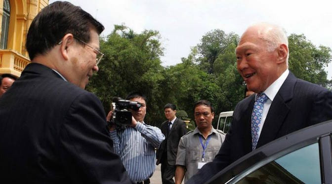 Ông nhận định, với việc gia nhập WTO, Việt Nam có thể tăng tốc phát triển, mở cửa nhanh hơn để đón nhận đầu tư, phát triển nhanh hơn và đặc biệt sẽ cần nguồn nhân lực. "Làn gió đổi mới, thay đổi đang thổi. Đó sẽ là cơn gió thay đổi lớn" – lời của ông Lý Quang Diệu.