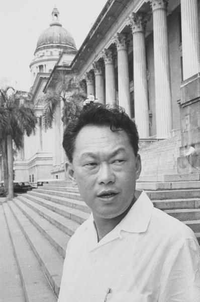 Chân dung Thủ tướng Lý Quang Diệu năm 1965.