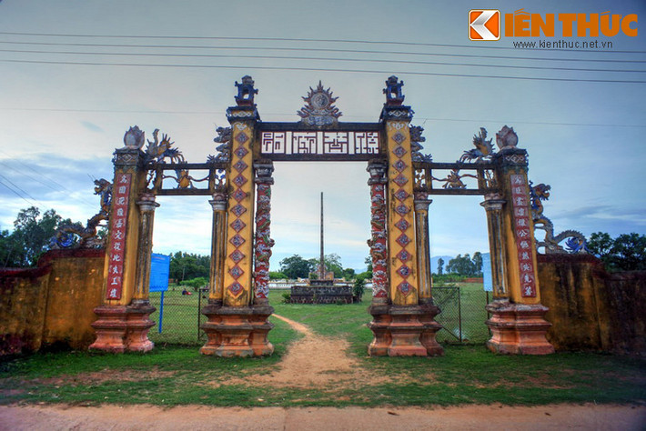 Đó là thành Hoàng Đế - kinh đô của triều Tây Sơn trong giai đoạn 1776 - 1793. Ảnh: Cổng Tử Cấm Thành thời Nguyễn Nhạc, nay là cổng vào di tích thành Hoàng Đế.