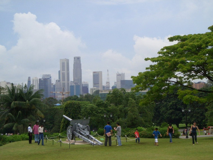 Ngày nay, du khách có thể tham quan dinh Istana khi dinh mở cửa vào những ngày lễ quan trọng của Singapore dịp năm mới, ngày Quốc tế Lao động, lễ hội Hari Raya Puasa của người Hội giáo hay lễ hội Deepavali của người Ấn giáo.