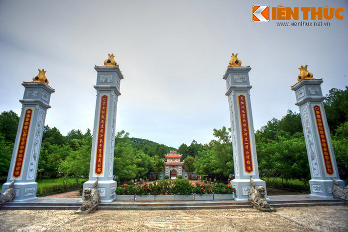 2. 7 thế kỷ trước, châu Lý (xứ Huế) đã trở thành vùng đất của người Việt sau cuộc hôn nhân giữa Huyền Trân và vua Chế Mân của nước Chăm Pa. Ngày nay, nơi thờ tự Công chúa Huyền Trân lớn nhất Việt Nam là Trung tâm Văn hóa Huyền Trân, nằm dưới chân núi Ngũ Phong thuộc thôn Ngũ Tây, xã Thủy An (nay là phường An Tây), TP Huế.