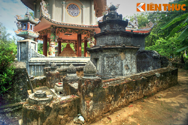 Phần lớn các ngôi tháp ở nơi đây có niên đại hàng thế kỷ.
