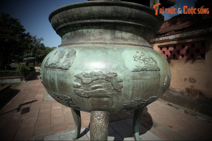 162 hình tượng này được ghi lại bằng một ngôn ngữ tạo hình đặc sắc, tuy không nhiều về số lượng, nhưng rất điển hình và hàm súc.
