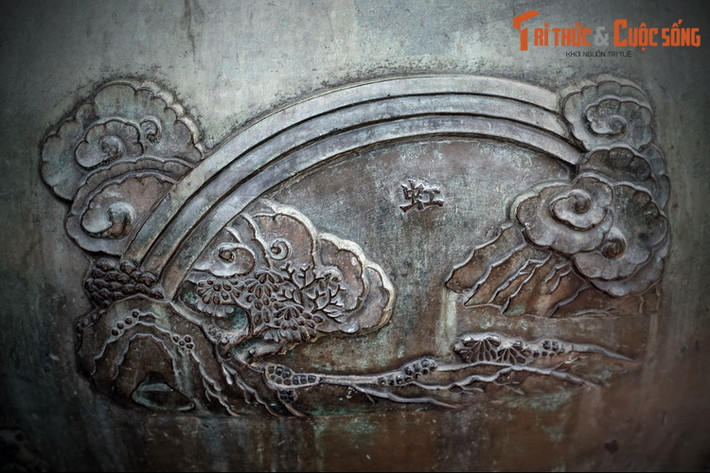 Khi khánh thành bộ Cửu Đỉnh, vua Minh Mạng nhận xét những chiếc đỉnh này “to lớn sừng sững, đứng cao, không vết nứt nẻ chút nào”. Lời nói của vua chứng tỏ trình độ đúc đồng thời đó đã phát triển đến độ hoàn mỹ.