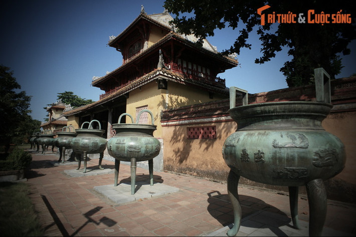 Di sản Ký ức thế giới là một trong những loại hình di sản được UNESCO quy định và vinh danh. Theo nhận định của TS. Phan Thanh Hải (Phó Chủ tịch Hội Khảo cổ học Việt Nam) trong bài viết trên báo Văn hóa, Cửu Đỉnh hoàn toàn đáp ứng đầy đủ các tiêu chí của UNESCO về loại hình di sản này.
