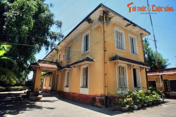 Một số công trình đáng chú ý khác trong Tử Cấm Thành là Duyệt Thị Đường, Thái Bình Lâu, Nhật Thành Lâu, Thiệu Phương Viên, Ngự Tiền Văn Phòng... đảm nhận những vai trò khác nhau. Ảnh: Tòa nhà Ngự Tiền Văn Phòng, nơi làm việc của các trợ lý thời vua Bảo Đại.