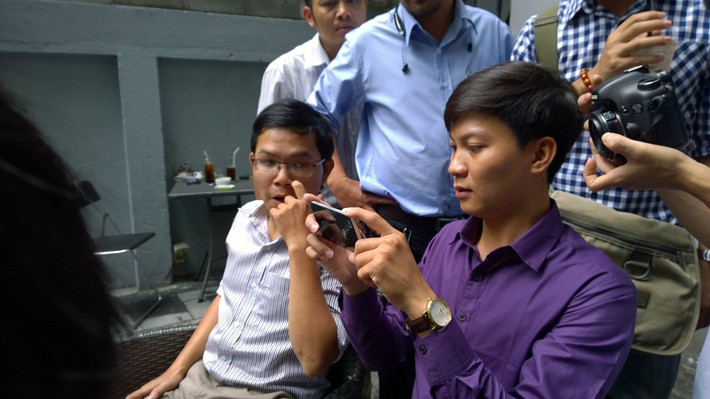 "Chắc Bphone 2 sẽ thiết kế tốt hơn", một thành viên Tinh Tế dự đoán.