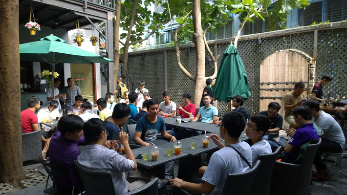 "Trăm nghe không bằng một thấy", những thông tin đa chiều trên thế giới ảo đôi khi tạo ra một "màn sương ảo" khiến nhiều người cảm thấy không biết tin ai, bỏ ai. Thế nên buổi offline điện thoại Bphone ở cafe Tinh Tế là cơ hội tốt để những ai muốn tỏ tường sự thật bước qua "màn sương" trên để có được chính kiến của riêng mình về Bphone.