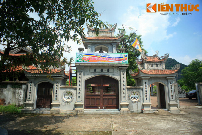 Có niên đại từ thế kỷ thứ 10, chùa Nhất Trụ, còn gọi là Chùa Một Cột là ngôi chùa quan trọng nhất trong khu di tích Cố đô Hoa Lư ở Ninh Bình.