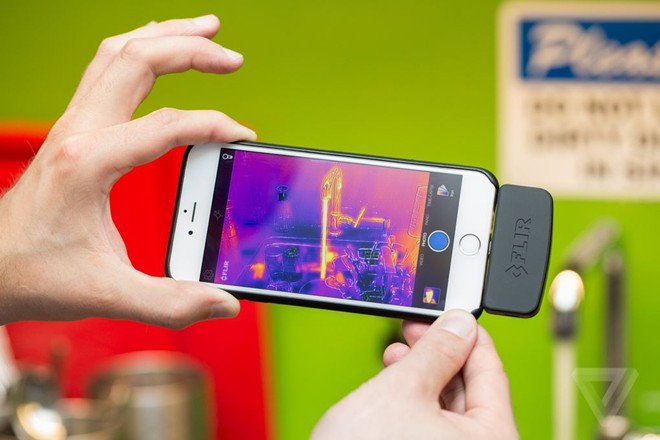 Flir trong nhiều năm nổi tiếng với khả năng làm hình ảnh nhiệt. Camera hồng ngoại của họ được sử dụng trên máy bay quân sự, chụp bản đồ nhiệt thiên nhiên hoang dã trên những chiếc xe Công thức 1.