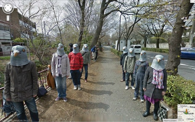 Một hội kín gồm những người yêu chim bồ câu (!?) lọt vào bức ảnh chụp từ Google Street View.