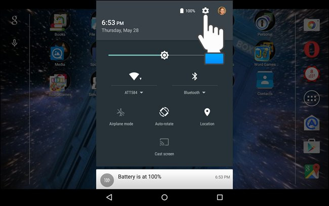 Chạm vào nút bánh răng ở góc trên cùng bên phải ở phía trên cùng của menu "Quick Settings".