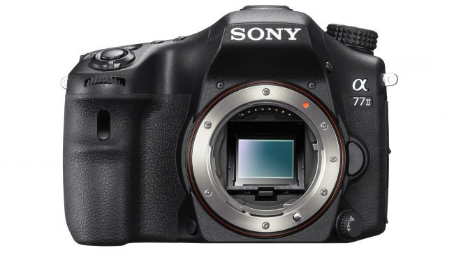 5. Sony A77 II. Khả năng lấy nét cùng tốc độ chụp siêu nhanh chính là sức mạnh của kiểu thiết kế SLT từ Sony.Cảm biến - APS-C, 24,3 Mp | Ống kính - Sony A-mount | Màn hình - rời 3-inch, 1.228K chấm | Ống ngắm - Điện tử | Chụp liên tục - 12 fps | Quay phim - 1080p | Trình độ người dùng - Nhiếp ảnh chuyên nghiệp. Giá chính hãng - 19,6 triệu đồng (900 USD).
