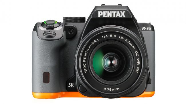 10. Pentax K-S2. Một lựa chọn bền bỉ và mạnh mẽ khác ngoài Nikon và Canon.Cảm biến - APS-C, 20,1 Mp | Ống kính - Pentax KA | Màn hình - rời 3-inch, 921K chấm | Ống ngắm - Quang học | Chụp liên tục - 5,4 fps | Quay phim - 1080p | Trình độ người dùng - Nhiếp ảnh hạng trung. Giá chính hãng - 18,5 triệu đồng (550 bảng).