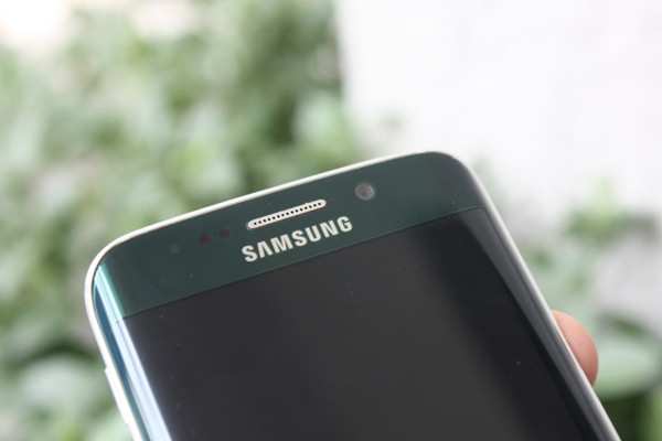 Camera trước của S6 Edge có độ phân giải 5 MP, là một trong những camera selfie cho chất lượng ảnh rất tốt.