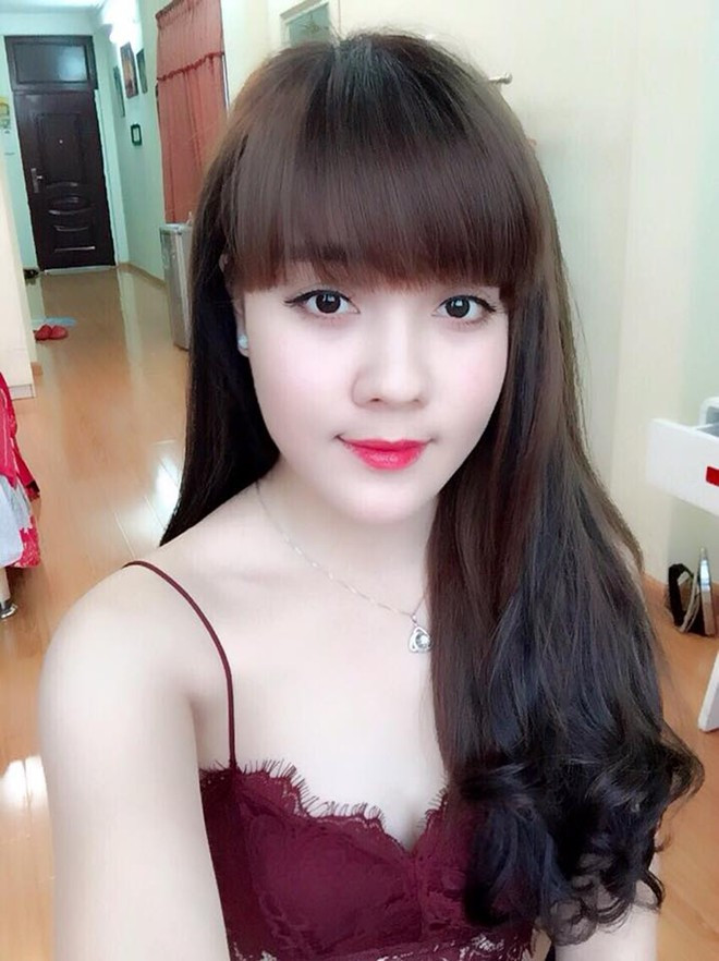 My cho biết: "Trưa hôm đó em bị sốt vì coi thi đúng vào thời điểm Hà Nội hơn 40 độ. Nhưng đây cũng là kỷ niệm đẹp vì nhìn các bạn như nhìn thấy mình mấy năm về trước”.
