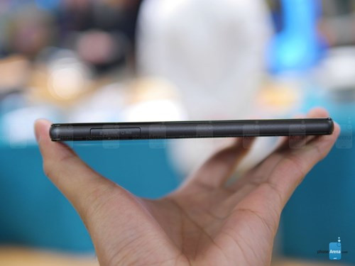 Riêng về "nội lực", Xperia Z4v vẫn được Sony trưng dụng lại toàn bộ phần cứng quan trọng từ người tiền nhiệm.