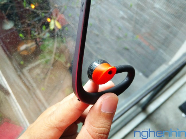 Tai nghe bluetooth Jabra Storm được bán chính thức tại thị trường Việt Nam với giá 2.149.000 đồng
