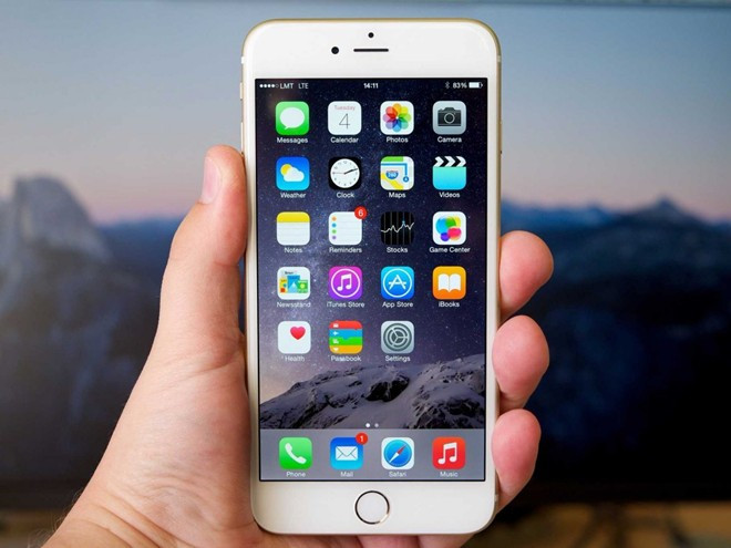 iOS 8. Apple iOS 8 ra mắt tháng 9/2014. Giao diện iPhone trên nền tảng này không thay đổi nhiều nhưng Apple giới thiệu hàng loạt tính năng mới như Apple Pay, Continuity (cho phép đồng bộ nhiều tác vụ giữa iPhone, iPad và máy Mac), hỗ trợ bàn phím từ bên thứ 3.