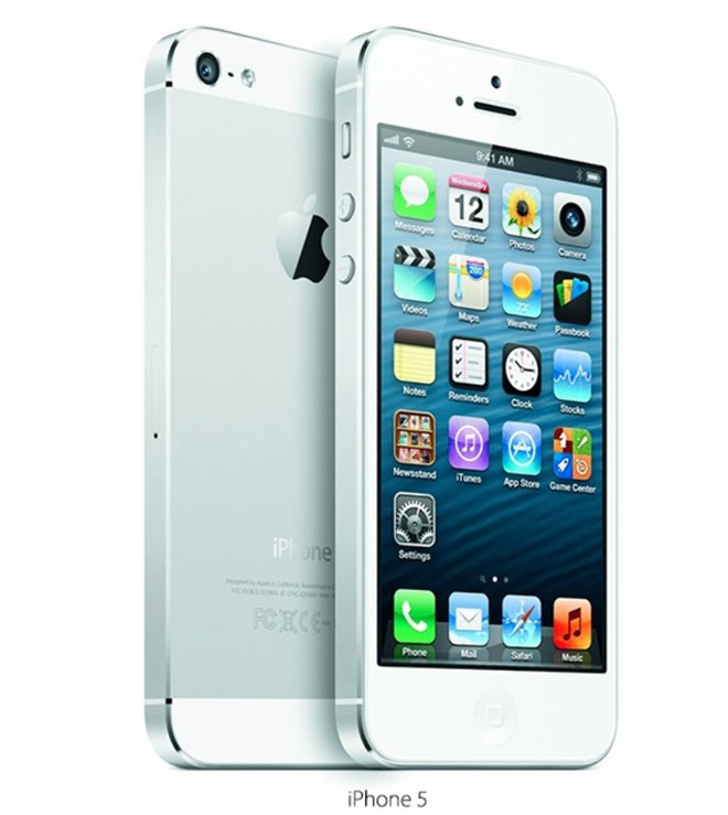 iOS 6. iPhone 5 ra mắt tháng 9/2012, cài đặt sẵn iOS 6. Trên nền tảng này, Apple giới thiệu ứng dụng bản đồ riêng mang tên Apple Maps cùng với Passbook - cho phép người dùng lưu trữ các thẻ quà tặng, thẻ lên máy bay và các loại vé điện tử.iOS 6 cũng cho phép người dùng chụp ảnh panorama 360 độ, đồng thời có thể gọi FaceTime qua mạng di động thay vì Wi-Fi.