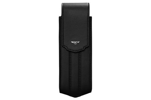 Ngược đời hơn nữa là điện thoại "cục gạch" này lại đắt hơn cả smartphone trước đó của hãng.