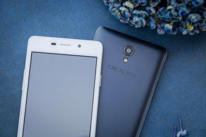 Oppo Joy 3 giá bán lẻ 3.190.000 VNĐ có cùng kích cỡ màn hình 4,5-inch, chip xử lý và RAM. Tuy nhiên, bộ nhớ trong giảm còn 4GB, cảm biến camera chính giảm còn 5MP.