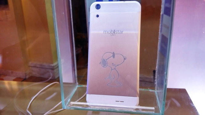 Là "em út" cá tính nhất trong dòng bộ ba KIM Series được Mobiistar giới thiệu trong tháng 5, Mobiistar Lai Y có thiết kế kim loại với lớp vỏ nhôm có thể khắc hình họa tiết tùy ý. Lai Y là một đại diện có mức giá cạnh tranh với cấu hình gồm chip xử lý bốn nhân MediaTek MT6582 1,3GHz, . Máy có màn hình 5-inch độ phân giải HD (720p). Ưu điểm của Lai Y nằm ở camera 8MP cảm biến Sony Exmor R, cùng camera phụ 5MP.