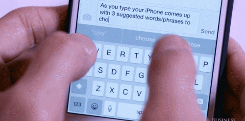 1. Bí kíp nhắn tin trên iPhone đầu tiên: Sử dụng các gợi ý QuickType để chọn các từ, cụm từ thay cho việc phải gõ toàn bộ.
