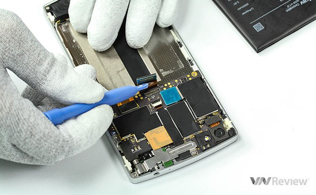 Đây là mạch Flex nối cổng USB, loa ngoài lên bo mạch chính.