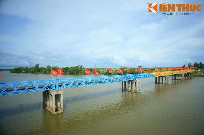 Bắc qua sông Bến Hải, thuộc địa phận xã Vĩnh Thành, huyện Vĩnh Linh, tỉnh Quảng Trị, cầu Hiền Lương là một biểu tượng lịch sử của cuộc kháng chiến chống Mỹ cứu nước.