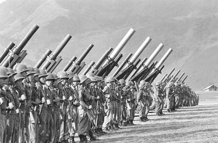 Lực lượng bộ binh Sài Gòn ở Tây Nguyên năm 1962. Ảnh: Horst Faas/ AP.
